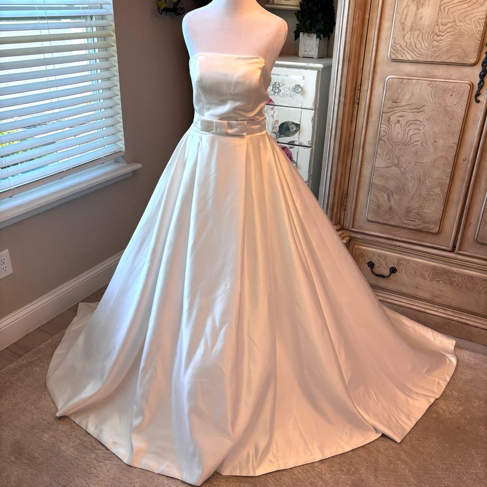 NEW Satin Wedding Dress 2 Piece Wedding Dress with Jacket NWOT Size M/8 - Picture 4 of 16